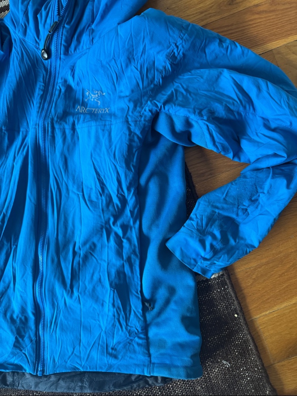 Arc'teryx Atom Bright Blue Hooded Puffer Jacket - Picture 6 of 6